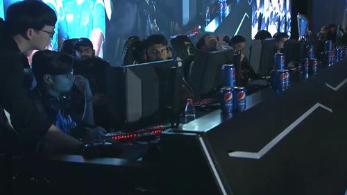 她表示会继 她表示会继