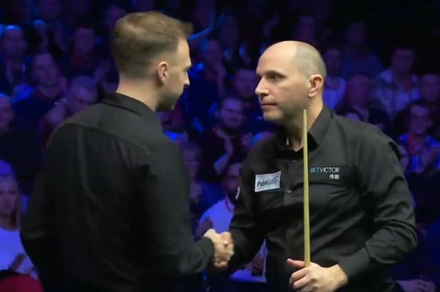 钟丢掉一球 钟丢掉一球