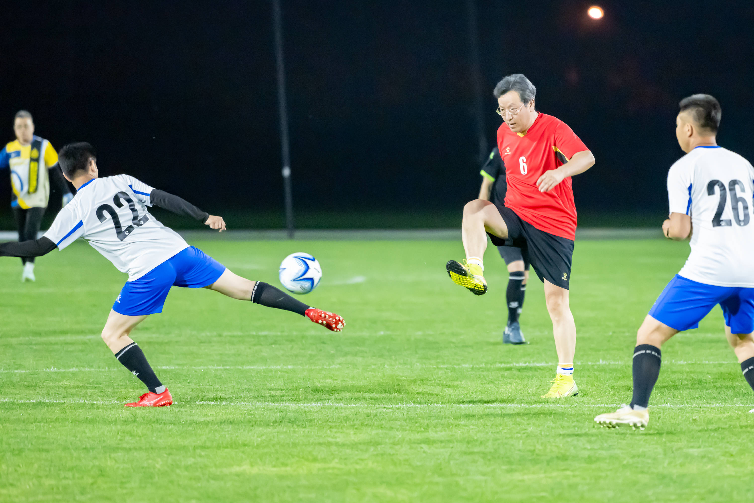 攻防两端的 攻防两端的