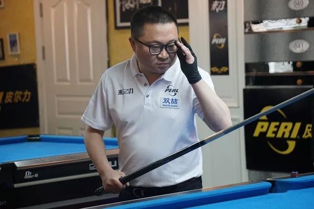 充满竞争的 充满竞争的